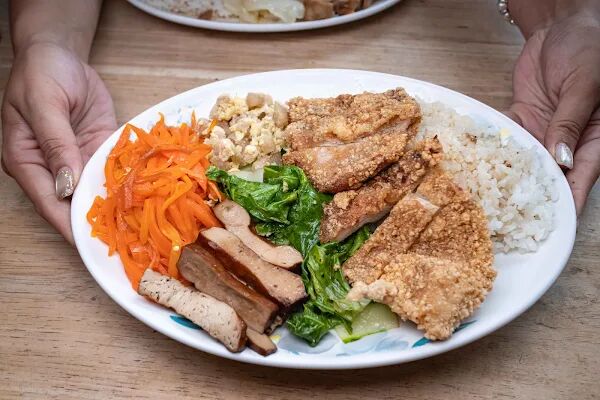 ▲▼高雄假日吃不到的超強豬排飯。（圖／部落客美熊提供）