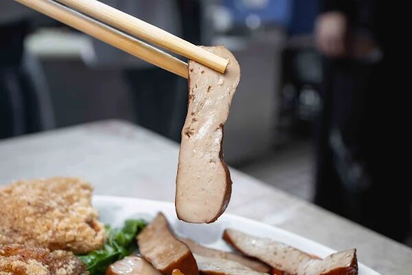 ▲▼高雄假日吃不到的超強豬排飯。（圖／部落客美熊提供）