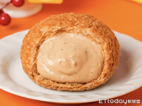 ▲▼beard papa&rsquo;s2月攜手Lipton立頓推出「立頓奶茶泡芙」，雙連概念店則有限定「新春祝福耶克」。（圖／beard papa&rsquo;s提供）