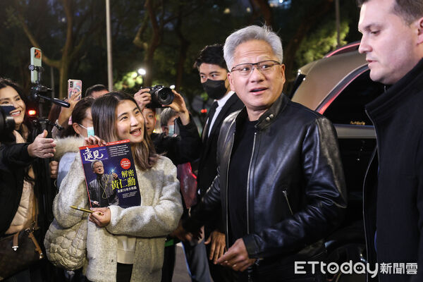 ▲輝達出手結盟邁威爾，激勵矽光子股飆漲。圖為輝達共同創辦人暨執行長黃仁勳。（圖／記者林敬旻攝）