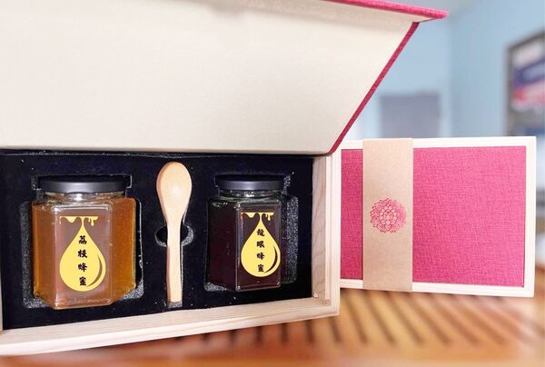 ▲苗栗縣在地文化推廣協會「金蜜滿堂」禮盒。（圖／桃竹苗分署提供）