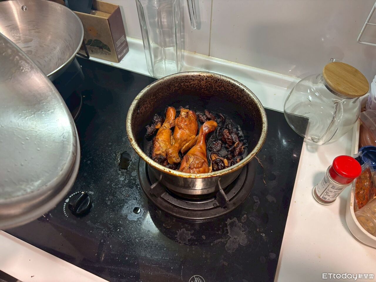 炊事不慎濃煙狂竄!台南北區海安路大樓警報大響 消防急查幸無火勢