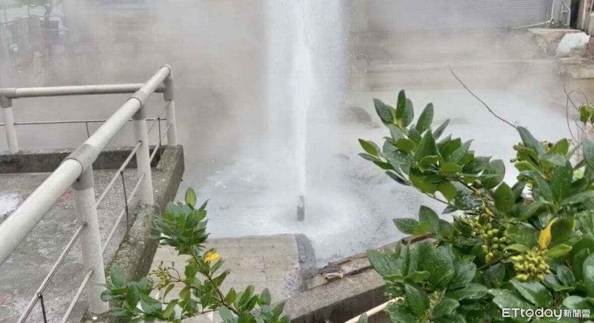 萬里加投公共浴池鑽探「竟挖到溫泉」 狂噴6米畫面超驚人
