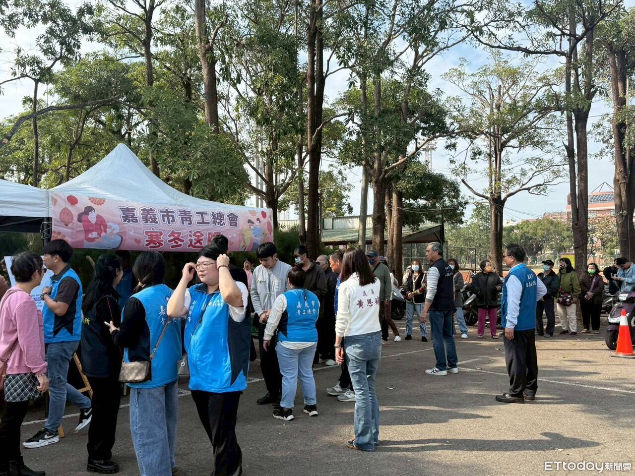 嘉義青工發放物資 助320戶弱勢家庭溫暖過冬