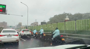 11重機「集體闖國道」畫面曝光　1車1罰最高6000元