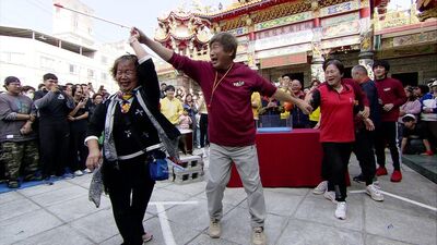 胡瓜被媽媽們包圍共舞！　「錄影畫風突變」綜藝大哥罕見慌了