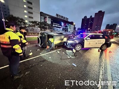 25歲男駕贓車拒檢　衝撞警車翻覆受困再查出毒品