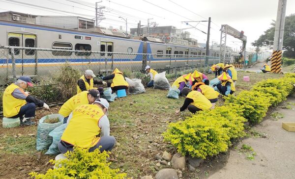 ▲桃園市環境管理處把年終大掃除，轉型為「日日隨手收、月月勤整理」之常態清潔行動。（圖／市府環管處提供）