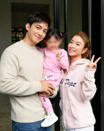 娛樂報報／許維恩、王家梁吃壽司　為女兒「集盤拚扭蛋」可愛互動全被拍