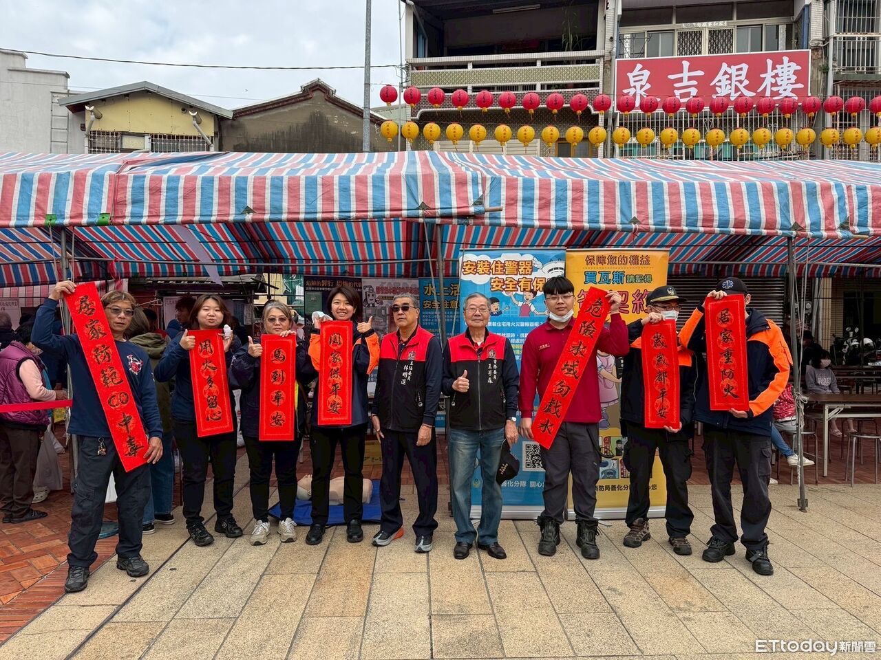 寫春聯迎新年也學防災 南消善化消防進駐慶安宮宣導平安過好年