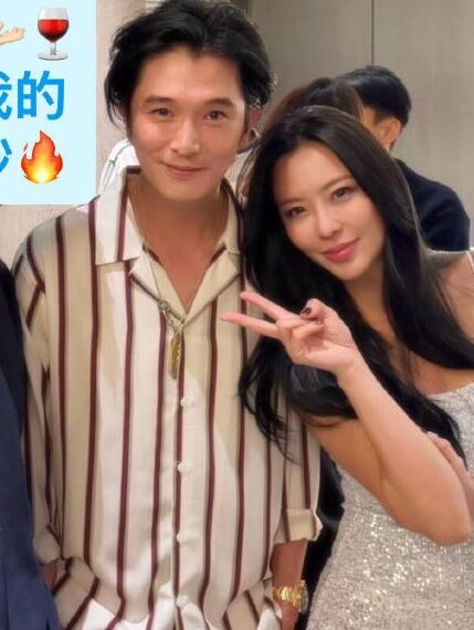 ▲許瑋甯、邱澤被抓包穿情侶裝。（圖／翻攝自網路）