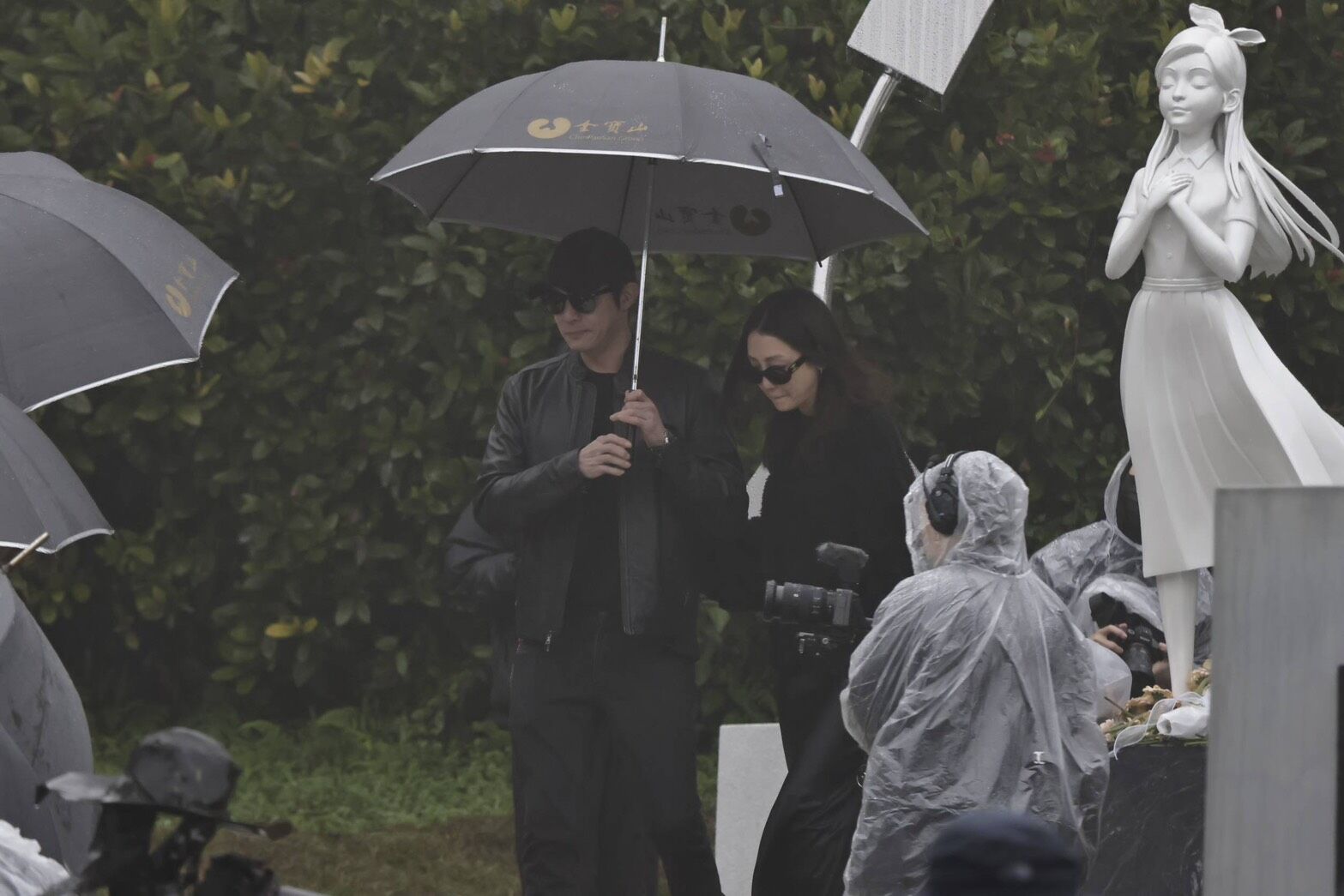 ▲王柏傑、謝欣穎一起出席大S紀念雕像的開幕儀式。（圖／讀者提供）