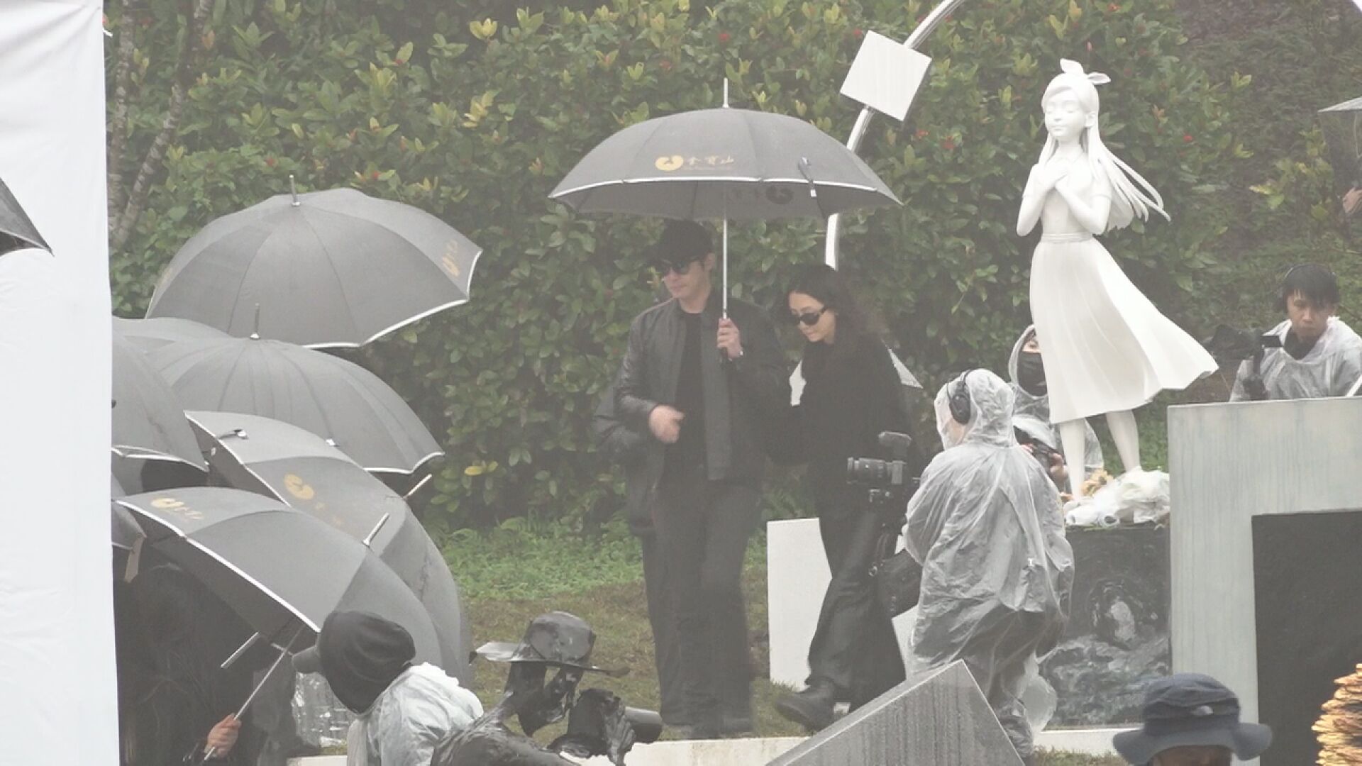 ▲王柏傑、謝欣穎一起出席大S紀念雕像的開幕儀式。（圖／讀者提供）