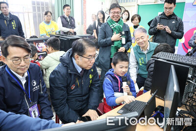 台南市府攜手中華電信首辦AI機器人寒假營 黃偉哲盼培育科技素養新世代