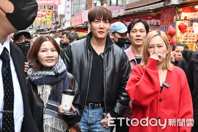 獨家／187cm韓劇男神現身年貨大街！台灣粉絲認出身份驚：本人好帥
