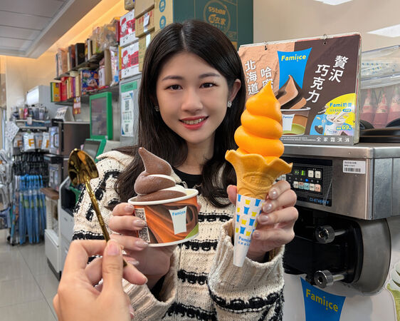 ▲▼全家Fami!ce霜淇淋推出全新限定口味「贅澤巧克力霜淇淋」。（圖／業者提供）