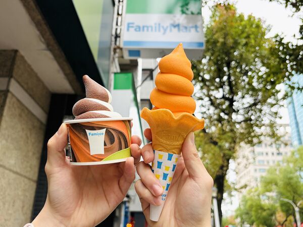 ▲▼全家新推「贅澤巧克力霜淇淋」，同步「生活大小事全家都馬可以」活動登場，有機會把Switch帶回家。（圖／業者提供）