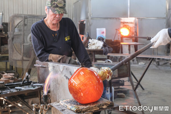 ▲玲瓏窯玻璃工藝有限公司,新竹香山玲瓏窯,林瑤農,玻璃吹製。（圖／記者彭懷玉攝）