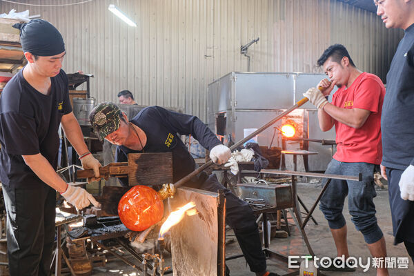 ▲玲瓏窯玻璃工藝有限公司,新竹香山玲瓏窯,林瑤農,玻璃吹製。（圖／記者彭懷玉攝）