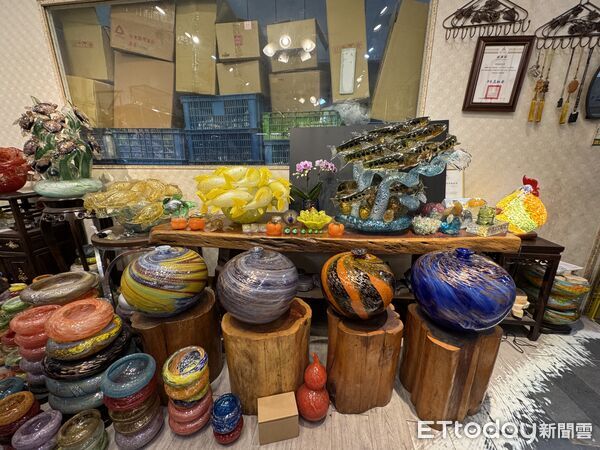 ▲玲瓏窯玻璃工藝有限公司,新竹香山玲瓏窯,林瑤農,玻璃吹製。（圖／記者彭懷玉攝）