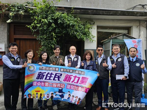 ▲▼移民署「行動服務列車」前進台中，稱讚3名新住民熱情築夢。（圖／移民署提供，下同）