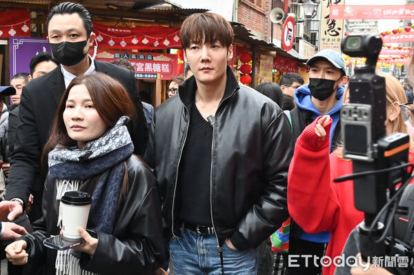 ▲▼韓星崔振赫逛台北年貨大街。（圖／記者李毓康攝）