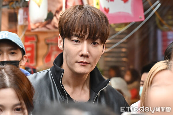 ▲崔振赫微笑打招呼。（圖／記者李毓康攝）