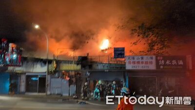 快訊／北投驚傳惡火狂燒　倉庫延燒濃煙沖天