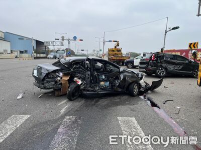 苗栗4車嚴重車禍！醉男猛撞停紅燈車陣釀4傷...宛如轟炸畫面曝