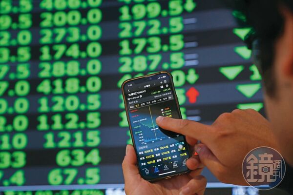 高股息ETF的現金流，讓許多退休族趨之若鶩，遇大跌時進場，還能降低持有成本。