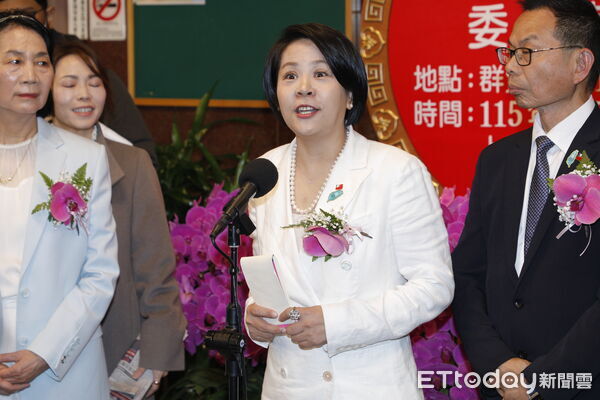 ▲▼台灣民眾黨六位新科遞補立委洪毓祥、蔡春綢、王安祥、邱慧洳、陳清龍、李貞秀今日在大法官陳忠五監誓下宣誓就職。主席黃國昌全程陪同，兩位留任的立委劉書彬、陳昭姿也一同辦理新會期報到程序。（圖／記者湯興漢攝）