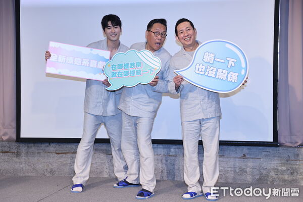 ▲▼ 全民大劇團聯合開賣記者會, 在哪裡跌倒，就在哪裡躺一下,屈中恆,朱德剛,涂善存       。（圖／記者徐文彬攝）