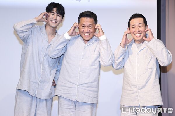 ▲▼ 全民大劇團聯合開賣記者會, 在哪裡跌倒，就在哪裡躺一下,屈中恆,朱德剛,涂善存       。（圖／記者徐文彬攝）