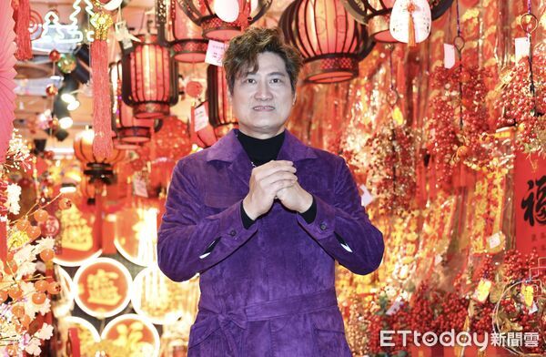 ▲▼龍千玉，謝金晶，楊哲，陳淑萍逛春聯大街 -楊哲。（圖／記者黃克翔攝）