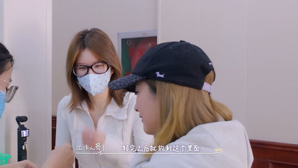 ▲▼趙露思低調去醫院體檢，為了擺攤申請健康證。（圖／翻攝自小紅書）