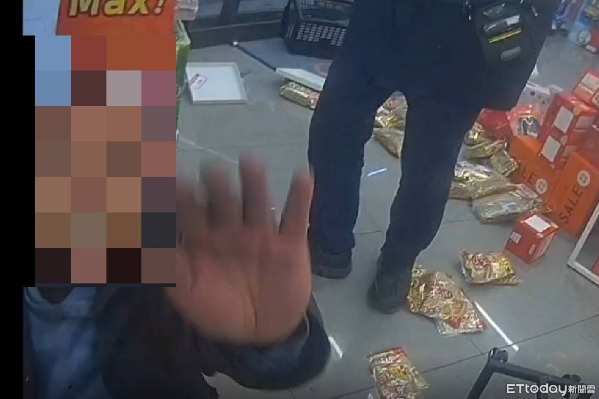 台中男大鬧康是美…貨架商品掉滿地!見警竟哭喊:放我一條生路