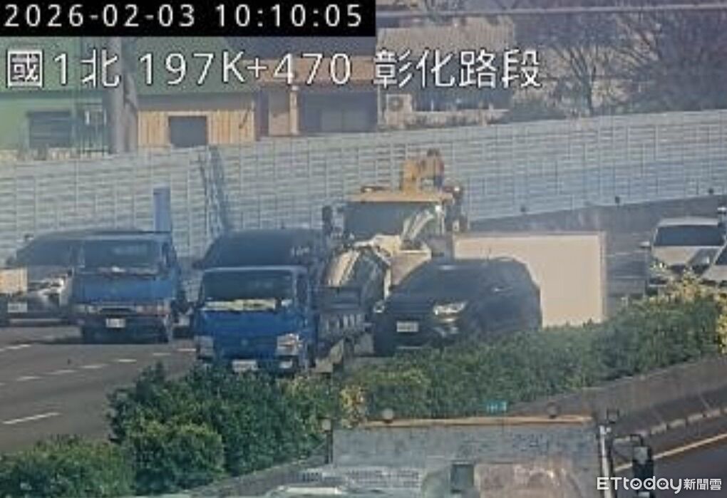 快訊/國1彰化段5車追撞!小貨車翻覆占3車道...車流回堵4公里