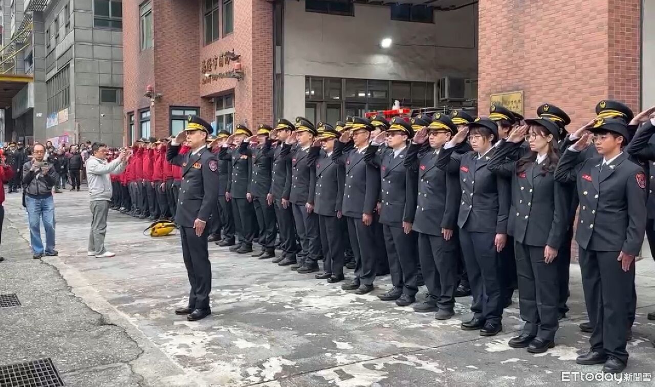 英雄回家了!勇消詹能傑今引靈沿途鳴笛返隊 同仁淚別最後一程