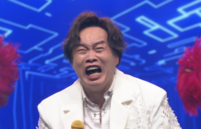 康康主持《綜藝一級棒》終於開金口獻唱! 女歌手集體走音大崩潰