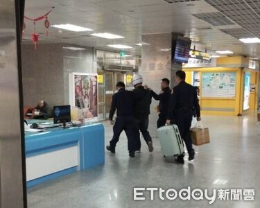 金門尚義機場安檢人員有鷹眼　行李藏「針頭+吸食器」毒蟲露餡