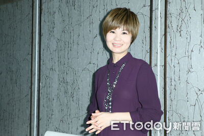 曾奪4座金曲歌后...56歲絕美玉女消失歌壇11年　超狂近況曝：還是超漂亮