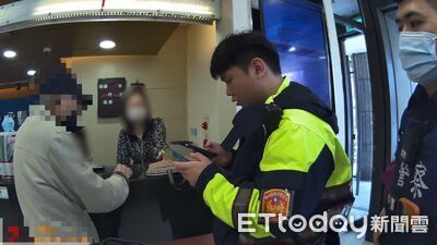 新北9旬翁迷上「萱萱」　提19萬現金、買點數兩度被警攔阻