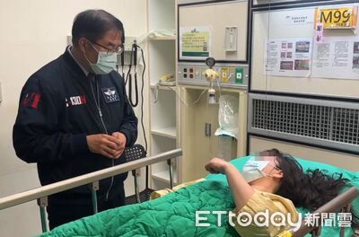 男子追砍路人2傷　黃偉哲第一時間到院探視