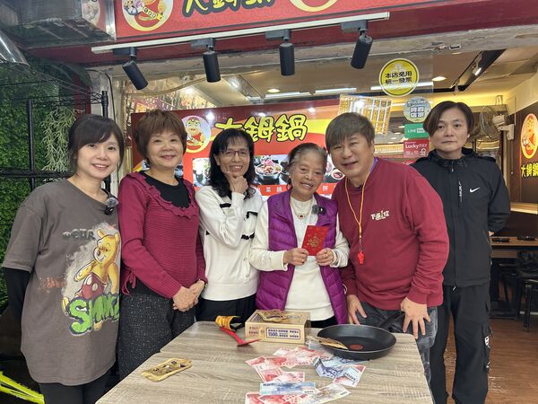 ▲胡瓜與婆媽們歡聚。（圖／下面一位）