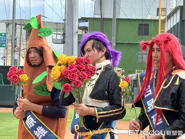 ▲中信兄弟菜鳥日，扮成「獵魔女團」魯米的陳英睿獲得學長、教練肯定奪下最佳新人。（圖／記者蔡厚瑄攝）