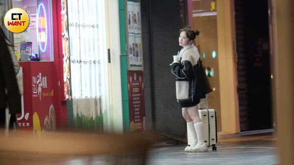 溫馨護花1／棒籃女神若潼深夜唱KTV　帥氣男伴溫馨接送畫面曝光