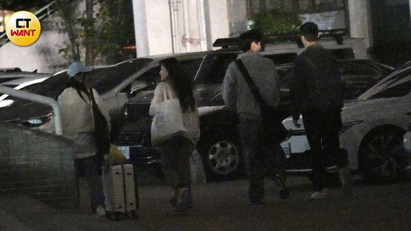 溫馨護花1／棒籃女神若潼深夜唱KTV　帥氣男伴溫馨接送畫面曝光