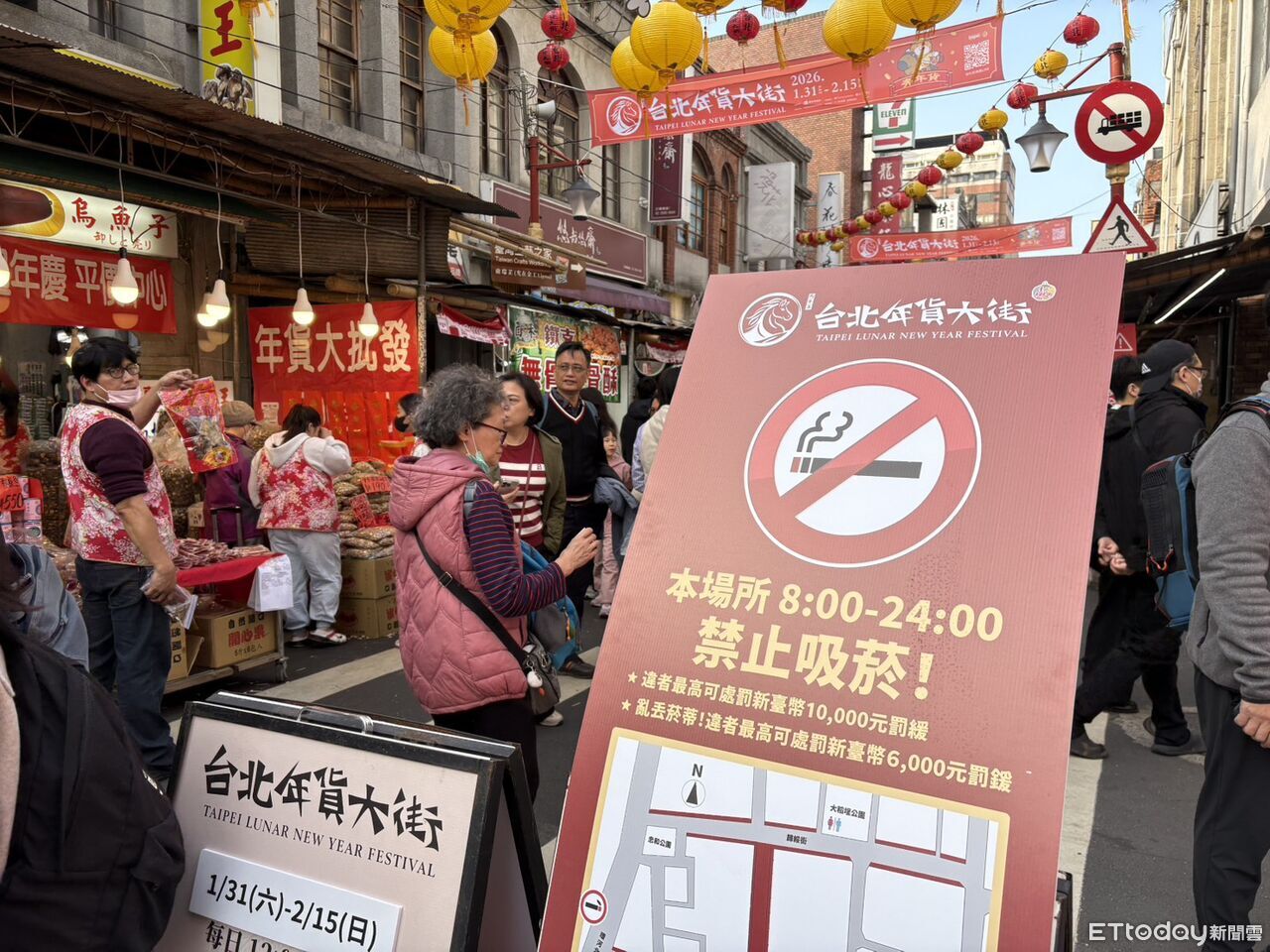 迪化街禁菸禁寂寞? 居民揭「民眾、攤商」常聚巷弄、外圍抽菸