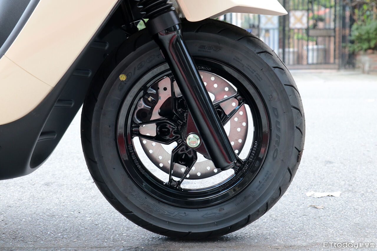 ▲光陽「可愛女生車＆歐風復古車」推改款！實車現身質感大提升。（圖／記者張慶輝攝）