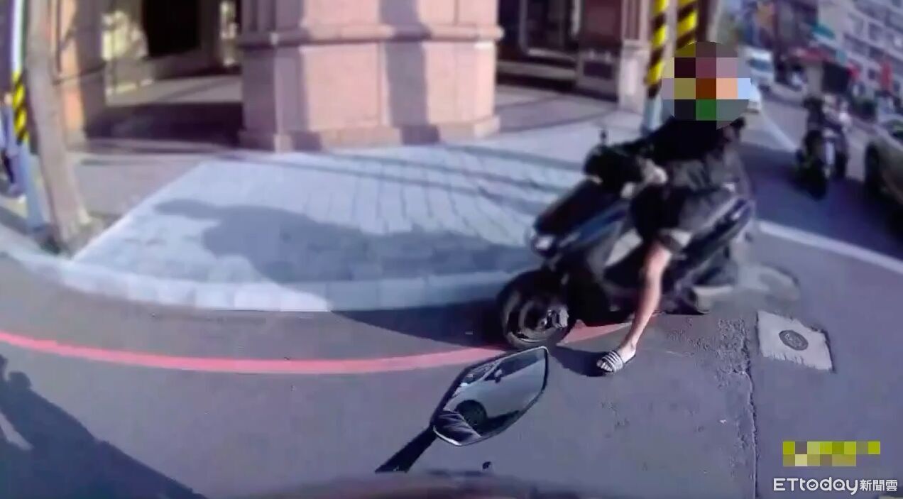 無照男改車炸街遭攔 不滿挨罰+扣車飆國罵!妨害公務送辦